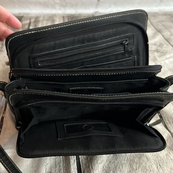 Liz Claiborne Black Adjustable Strap Crossbody Bag - Picture 4 of 5